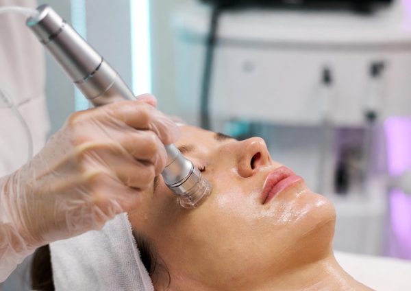 How Long Do HydraFacial Results Last? Benefits, Duration & Skincare Guide