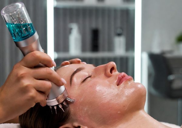 Hydra Facial for Acne Prone Skin in Rawalpindi | De Aesthetic Lounge